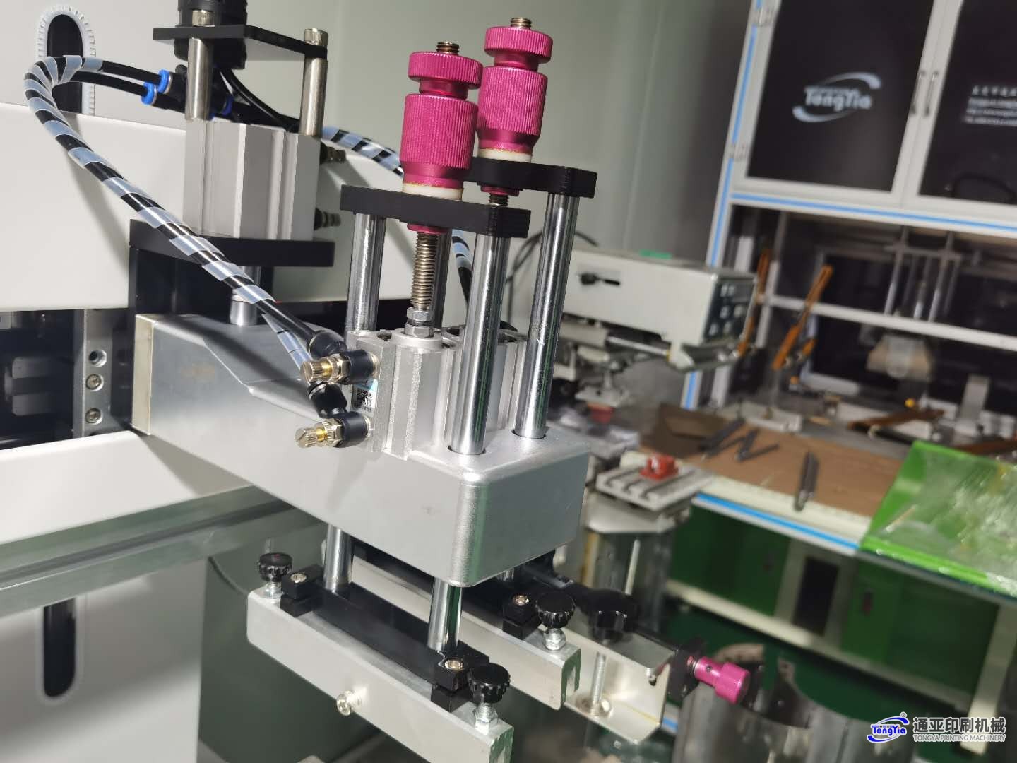 TYS-3050P气动吸气式平面丝印机